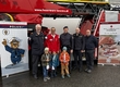 FF-Kommandant Gerhard Urschler mit Bezirksstellenkommandant Josef Brunner, Polizeiinspektionskommandant Robert Weidenauer, sowie Christoph Stricker und Florian Enne von der Feuerwehr Krems mit Kindern