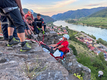 Einsatzkr�fte von Feuerwehr Spitz und Bergrettung Wachau trainierten auf der Ruine Hinterhaus die Rettung einer verletzten Person aus exponiertem Gel�nde.
� FF Spitz - Ewald Johannes Stierschneider